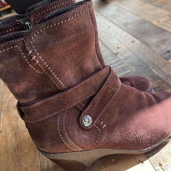 Blondo Waterproof Heeled Zip-up Booties size 7.5 Brown Suede - Picture 3 of 10